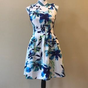 Vince Camuto Floral Print Dress (Has Pockets!!)